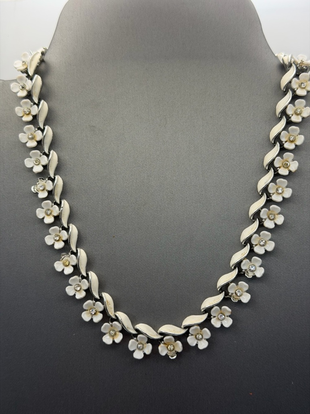 Lisner Vintage Floral Silver-Tone White Enamel Flower Choker